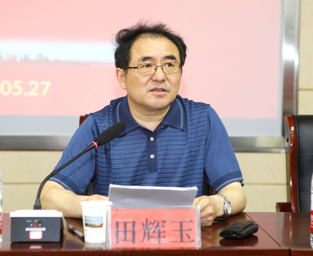 田辉玉在出席"喻友旺励志奖学金"发放仪式上指出:捐资助学是企业家的